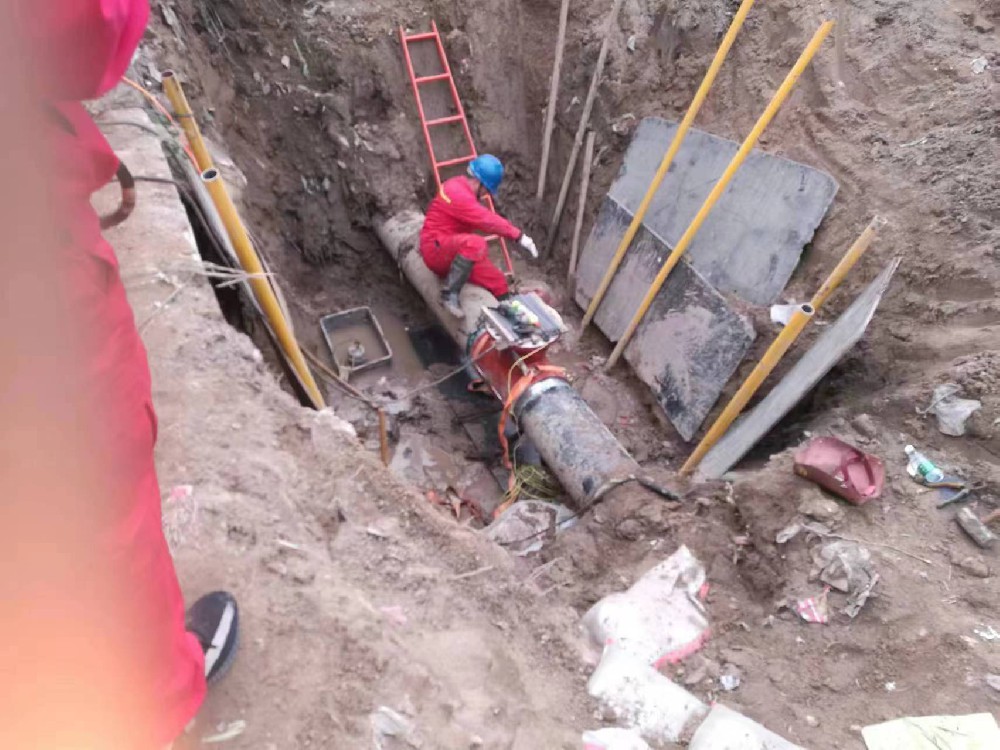 新耀带压开孔封堵